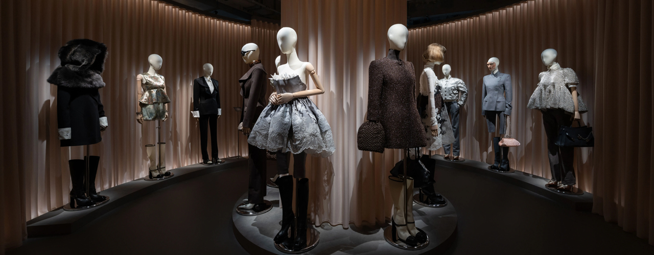 McQueen: 表象之下 “McQueen: 表象之下” 沉浸式展览于上海揭幕